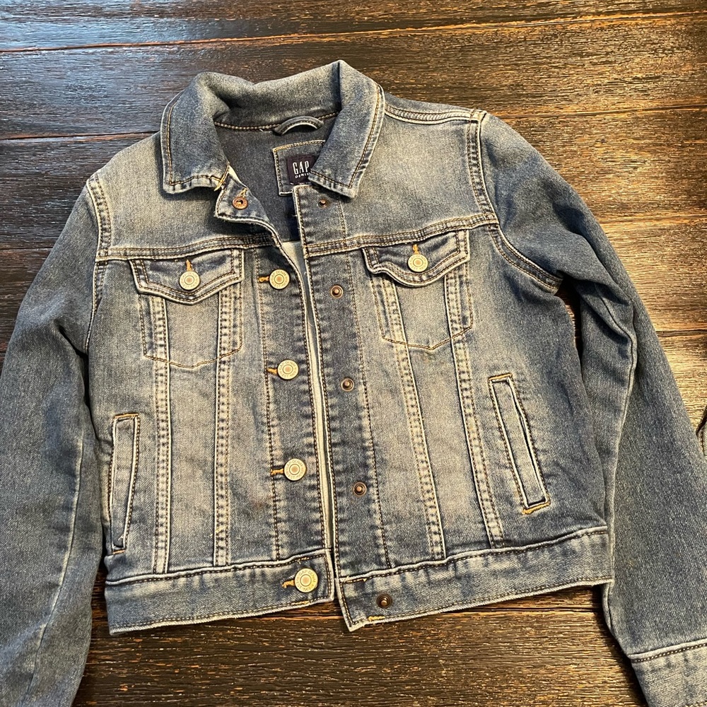 Girls Gap medium wash soft stretch denim jacket